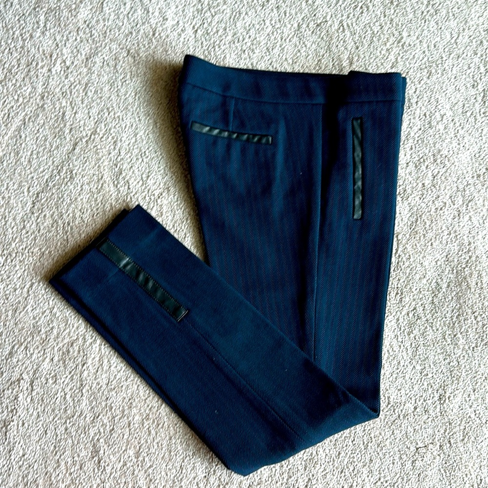 Banana Republic blue pants ( woman). Never used but no tag.